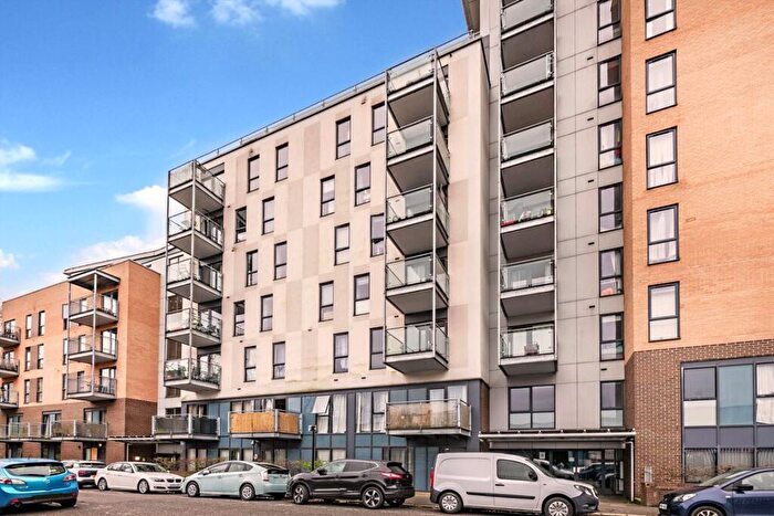 2 Bedroom Flat To Rent In Turner Street, Canning Town, E16