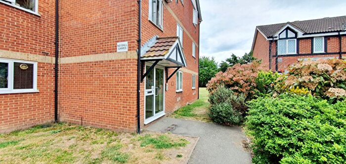 2 Bedroom Flat To Rent In Primrose Close, Hackbridge, SM6