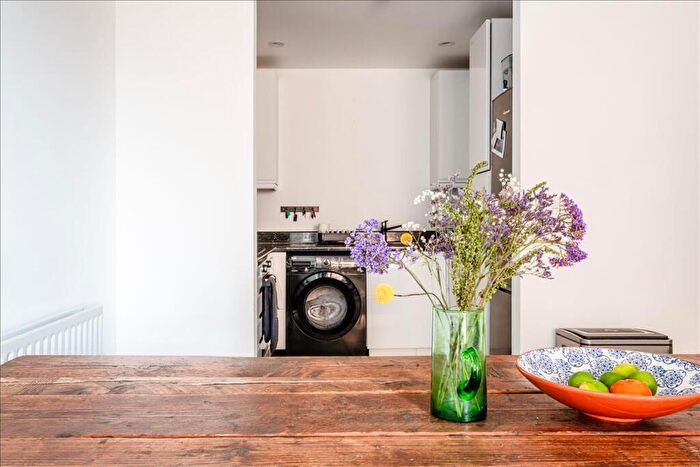 1 Bedroom Apartment For Sale In Mare Street, London Fields, E8 - Photo 6