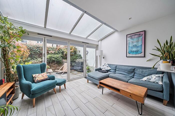 2 Bedroom Property To Rent In Aberdour Street, London, SE1