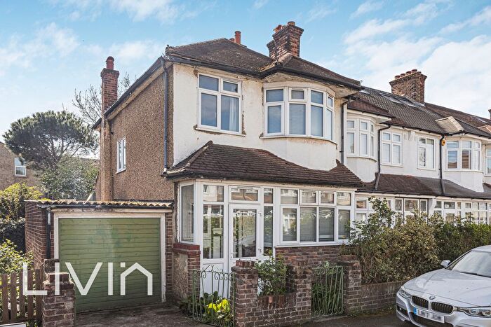 3 Bedroom End Terrace House For Sale In Cloister Gardens, Croydon, London, Greater London, SE25