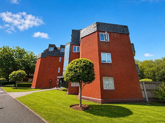 2 Bedroom Flat For Sale In Allenview Road, Wimborne, BH21