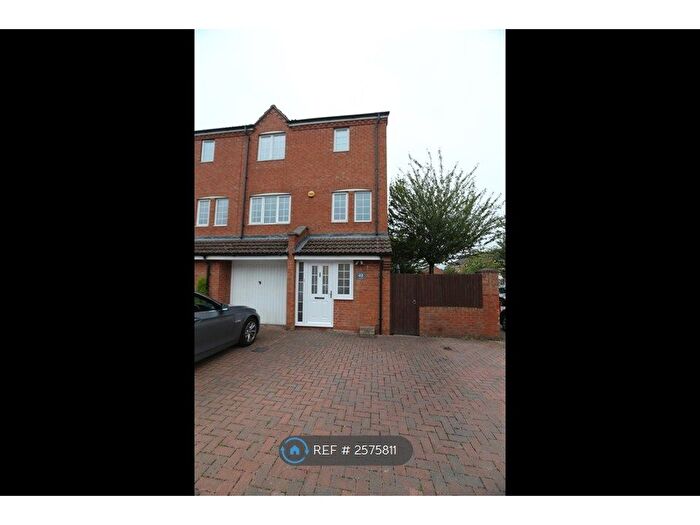 4 Bedroom End Of Terrace House To Rent In West Cotton Close, Northampton, NN4
