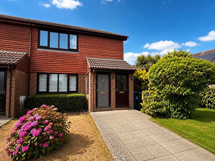 1 Bedroom Flat For Sale In Franklin Road, Worthing, BN13
