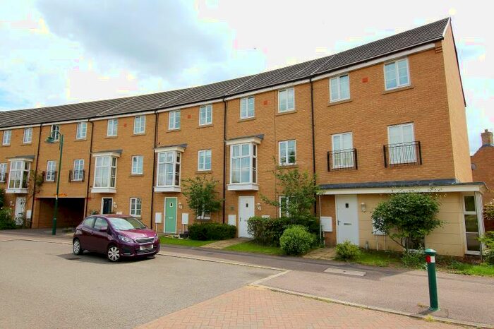 4 Bedroom Town House To Rent In New Lakeside, Hampton Vale, Peterborough, PE7