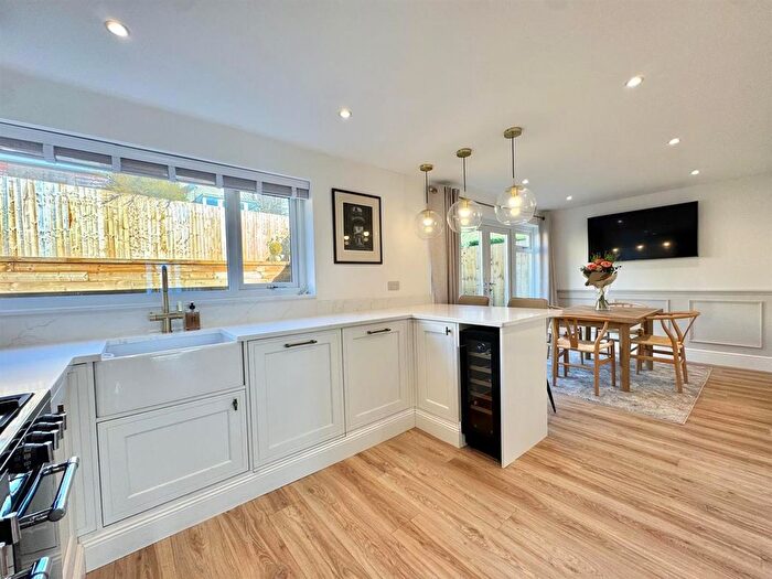 4 Bedroom Semi Detached House For Sale In Alsfeld Way, New Mills, High Peak, SK22