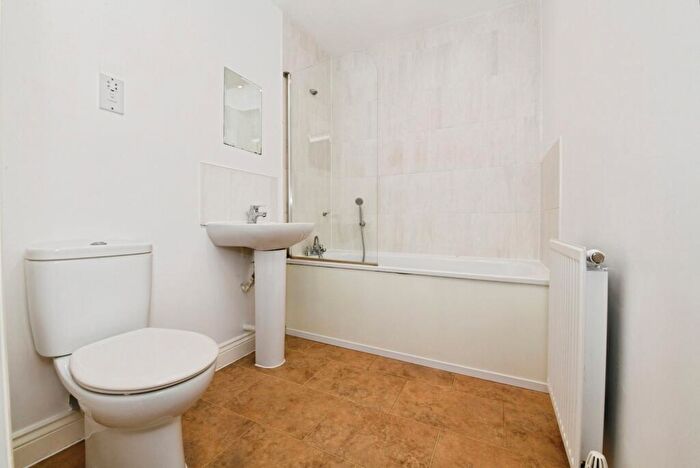 2 Bedroom Flat For Sale In Cressy Quay, Chelmsford, Essex, CM2
