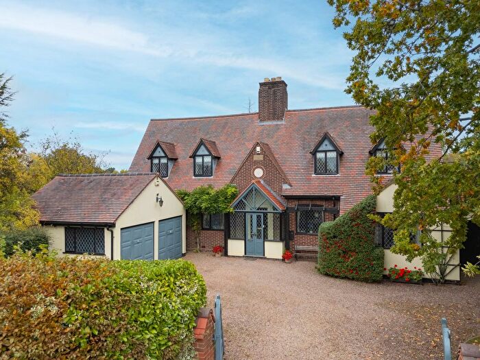 3 Bedroom Detached House For Sale In Old Warwick Road, Lapworth, Solihull, B94