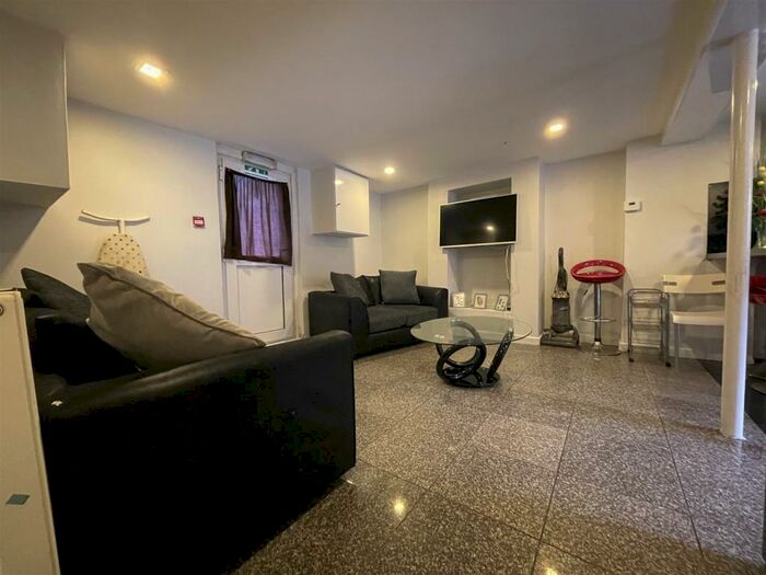 7 Bedroom Terraced House To Rent In Woodville Road, Cardiff, CF24