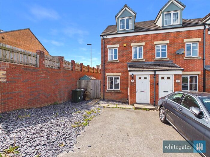 3 Bedroom End Of Terrace House For Sale In Dukes Avenue, Bradford, West Yorkshire, BD6