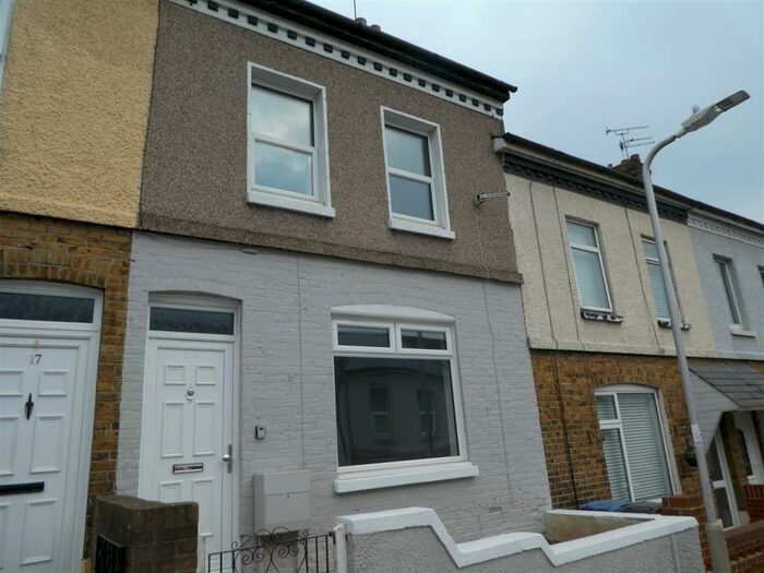 3 Bedroom Terraced House To Rent In Whitfield Avenue, Dover, CT16