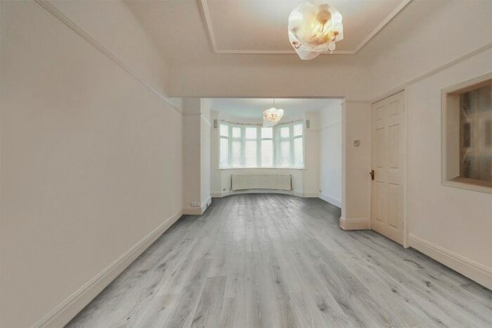 5 Bedroom Semi-Detached House To Rent In Kenmore Avenue, Harrow HA3