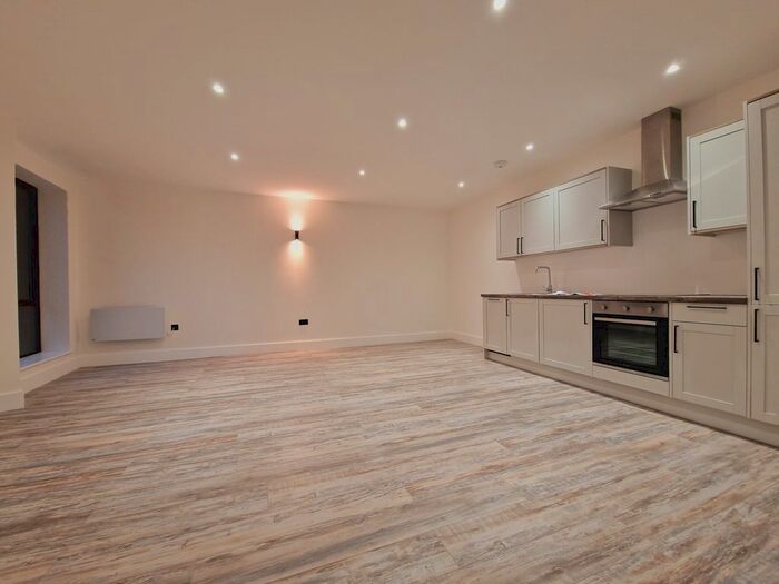 2 Bedroom Flat To Rent In Clarence Street, Swindon, SN1