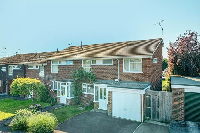 4 Bedroom End Of Terrace House For Sale In Mansfield Road, Wokingham, Berkshire, RG41