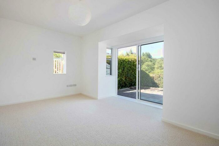 4 Bedroom House To Rent In Gloucester Road, BA1