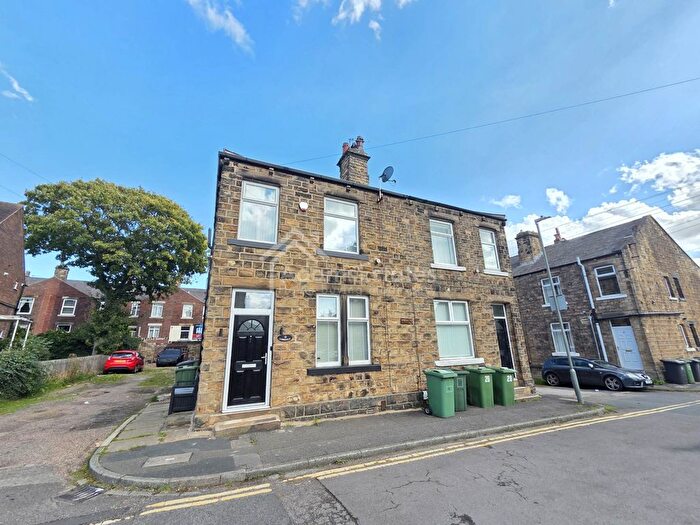 3 Bedroom Semi-Detached House To Rent In Fenton Street, Mirfield, WF14