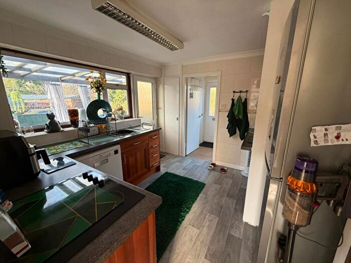 2 Bedroom Bungalow To Rent In Whitnash, Leamington Spa, CV31