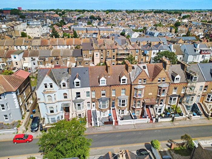 1 Bedroom Flat For Sale In West Cliff Road, Ramsgate, CT11