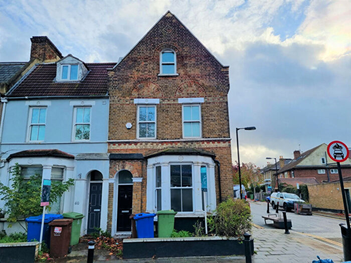 4 Bedroom Semi-Detached House To Rent In Grove Vale, London, SE22