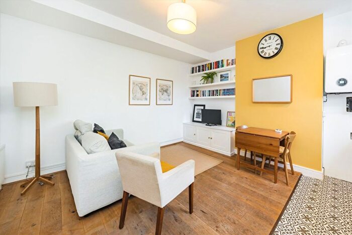 1 Bedroom Flat For Sale In Tankerville Road, Streatham, SW16