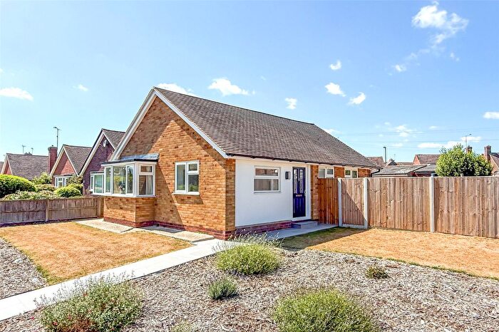 2 Bedroom Bungalow For Sale In Horsham Road, Littlehampton, West Sussex, BN17