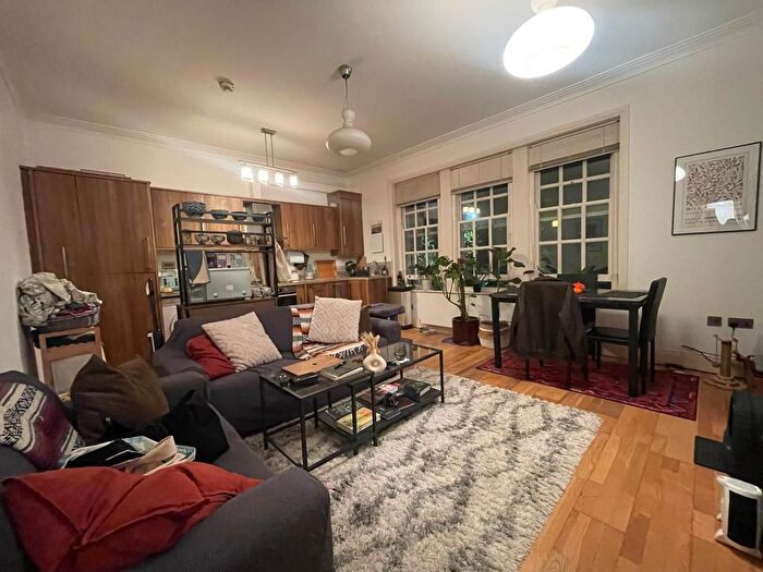 2 Bedroom Flat To Rent In Chiswick High Road, London, W4