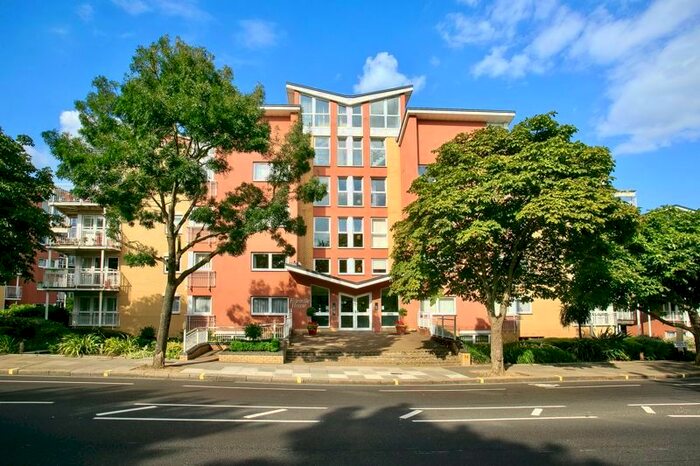 2 Bedroom Flat To Rent In Twickenham Road, Teddington, TW11