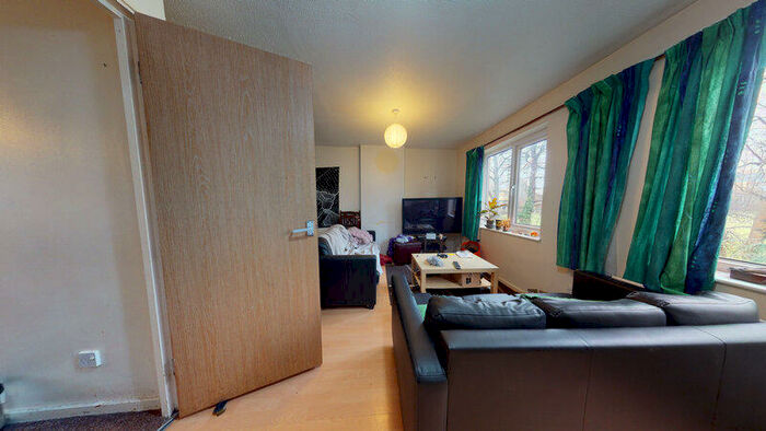 4 Bedroom Semi-Detached House To Rent In Well Close Rise, Woodhouse, Leeds, LS7