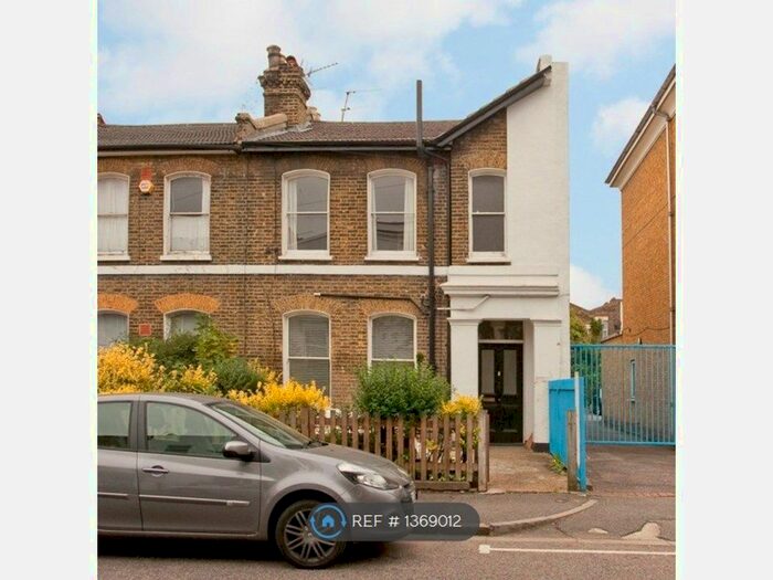 2 Bedroom Flat To Rent In Ground Floor, London, SE15