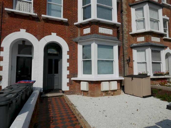 2 Bedroom Flat To Rent In Victoria Park, Herne Bay, CT6