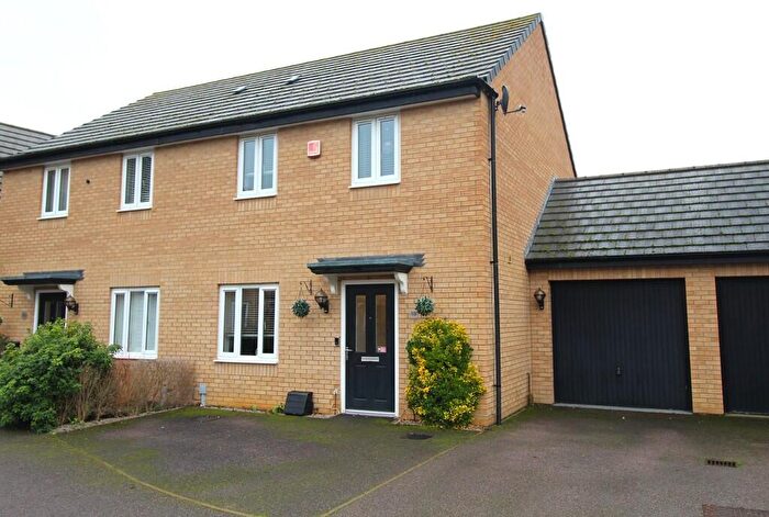 3 Bedroom Semi Detached House For Sale In Centurion Walk, Sandy, SG19