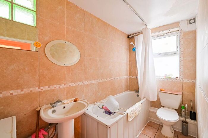 5 Bedroom Terraced House For Sale In Grove Road, Leytonstone, London, E11