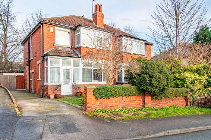 3 Bedroom Semi Detached House For Sale In St. Martins Grove, Leeds, LS7