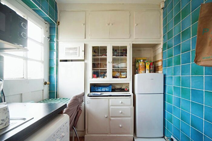 2 Bedroom Flat For Sale In Clarence Road, Wood Green, London, N22