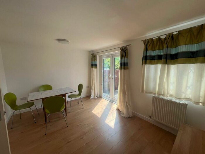 3 Bedroom House To Rent In Metcombe Way, Beswick, Manchester, M11