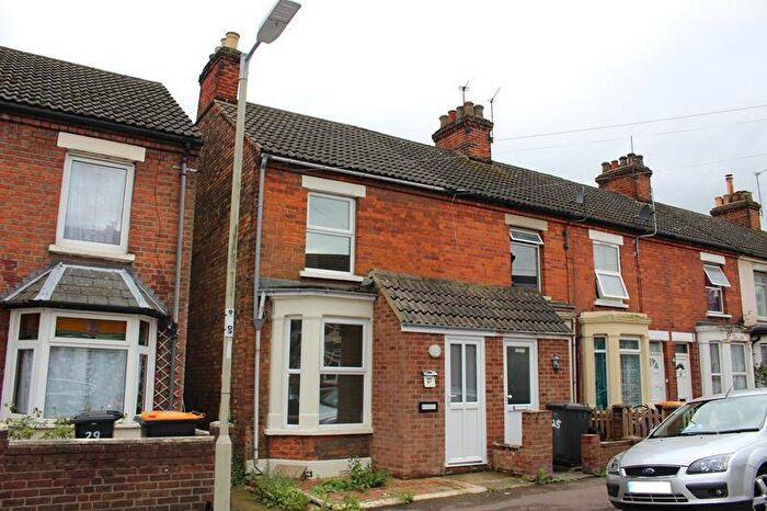 3 Bedroom Terraced House To Rent In College Road, Bedford, MK42