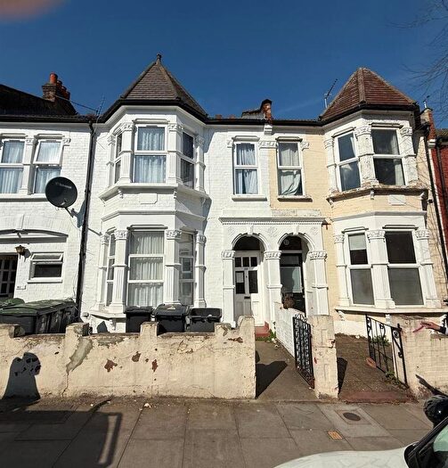 2 Bedroom Flat To Rent In Warham Road, London, N4
