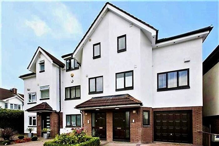 4 Bedroom Town House To Rent In Dollis Park, London, N3