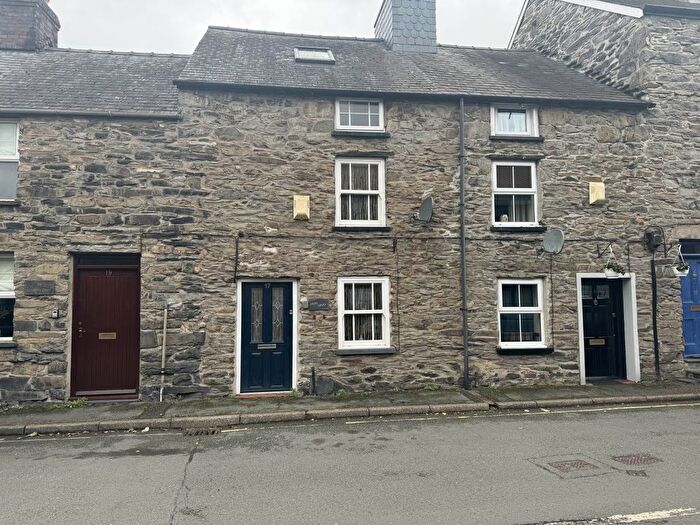 3 Bedroom Terraced House To Rent In Heol Aran, Bala, Gwynedd, LL23