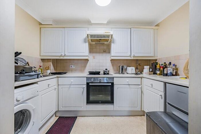 1 Bedroom Flat To Rent In Lenelby Road Surbiton, KT6