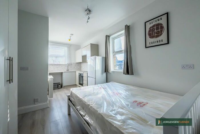 Studio To Rent In Uxbridge Road, Shepherds Bush, W12