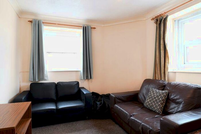 2 Bedroom Flat To Rent In Southover Street, Brighton, BN2