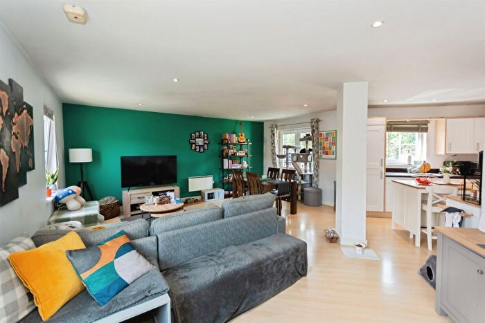 2 Bedroom Flat For Sale In Dickens Heath Road, Shirley, Solihull, B90