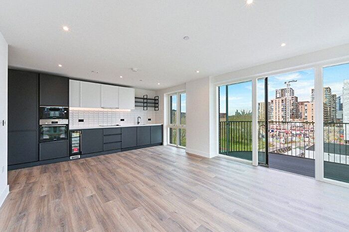 3 Bedroom Flat To Rent In Townsend Road, London, SE3