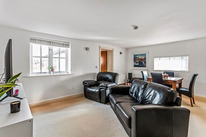 2 Bedroom Flat To Rent In Church Street, Dorking, RH4