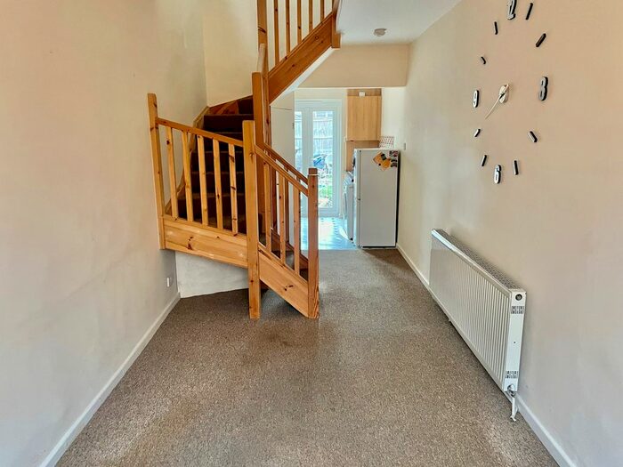 1 Bedroom Flat To Rent In North Road, Southend On Sea/Westcliffe On Sea, SS0