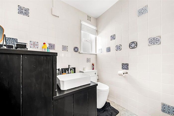 3 Bedroom Property For Sale In Springfield Road, Swanage, BH19 - Photo 13
