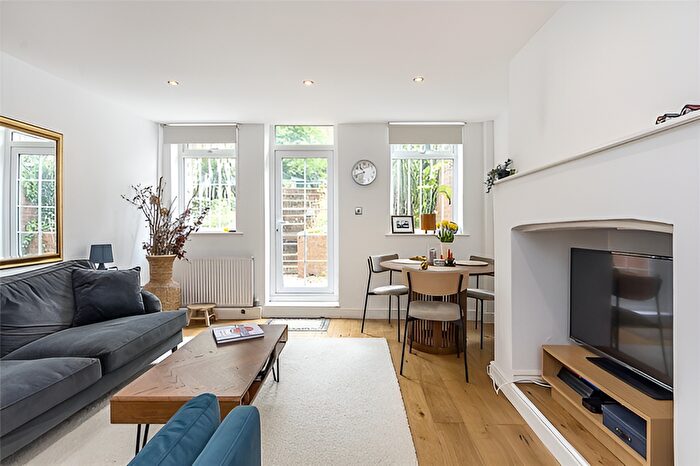 2 Bedroom Flat For Sale In Fordwych Road, London, NW2