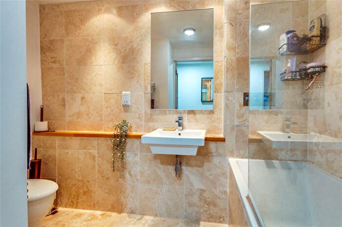 2 Bedroom Flat For Sale In Caxton Court, St Marks Road, Henley-On-thames, Oxfordshire, RG9