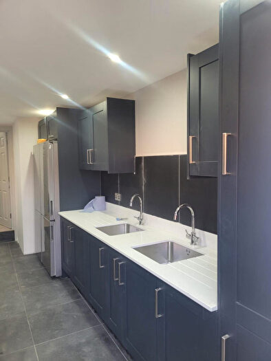 6 Bedroom Terraced House To Rent In Available End March. Suotable For Hmo Or Supported Living . Rainham Road, ME7